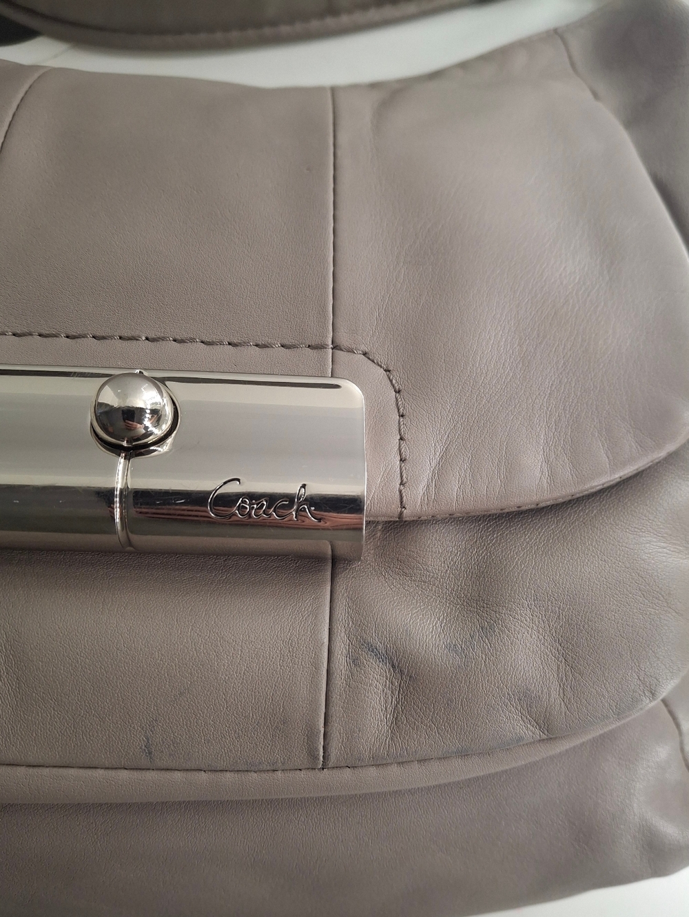 Coach Kristin convertible hobo bag Taupe.  Great condition - Picture 6 of 8